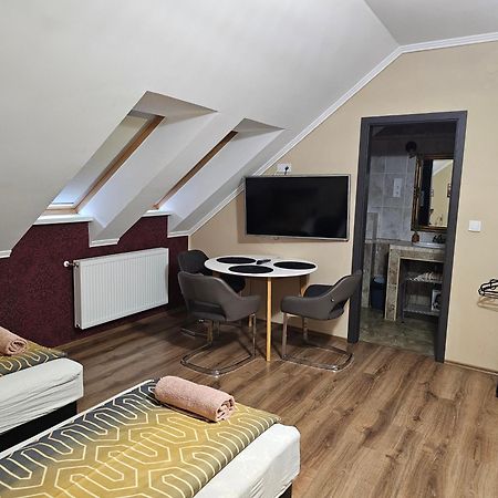Borostyan Panzio Bed & Breakfast Debrecen Bagian luar foto