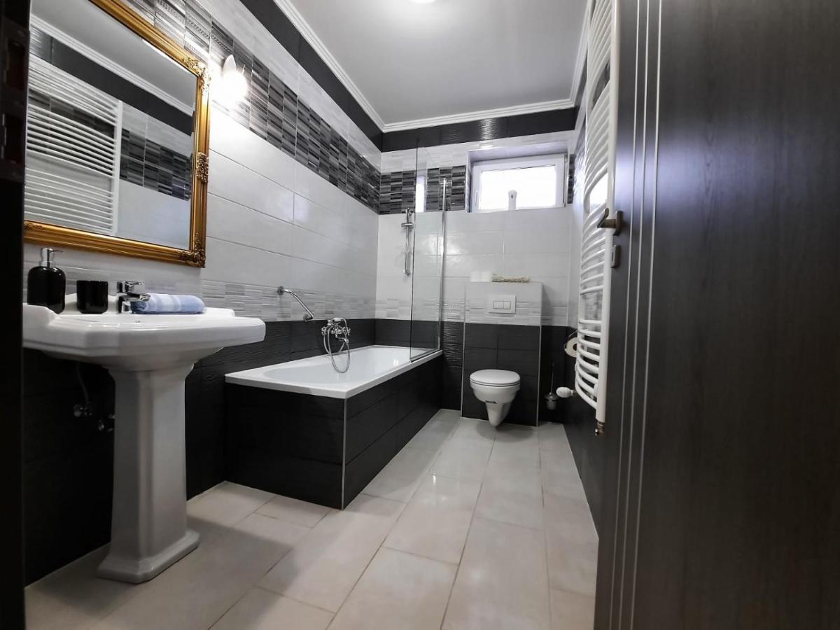 Borostyan Panzio Bed & Breakfast Debrecen Bagian luar foto