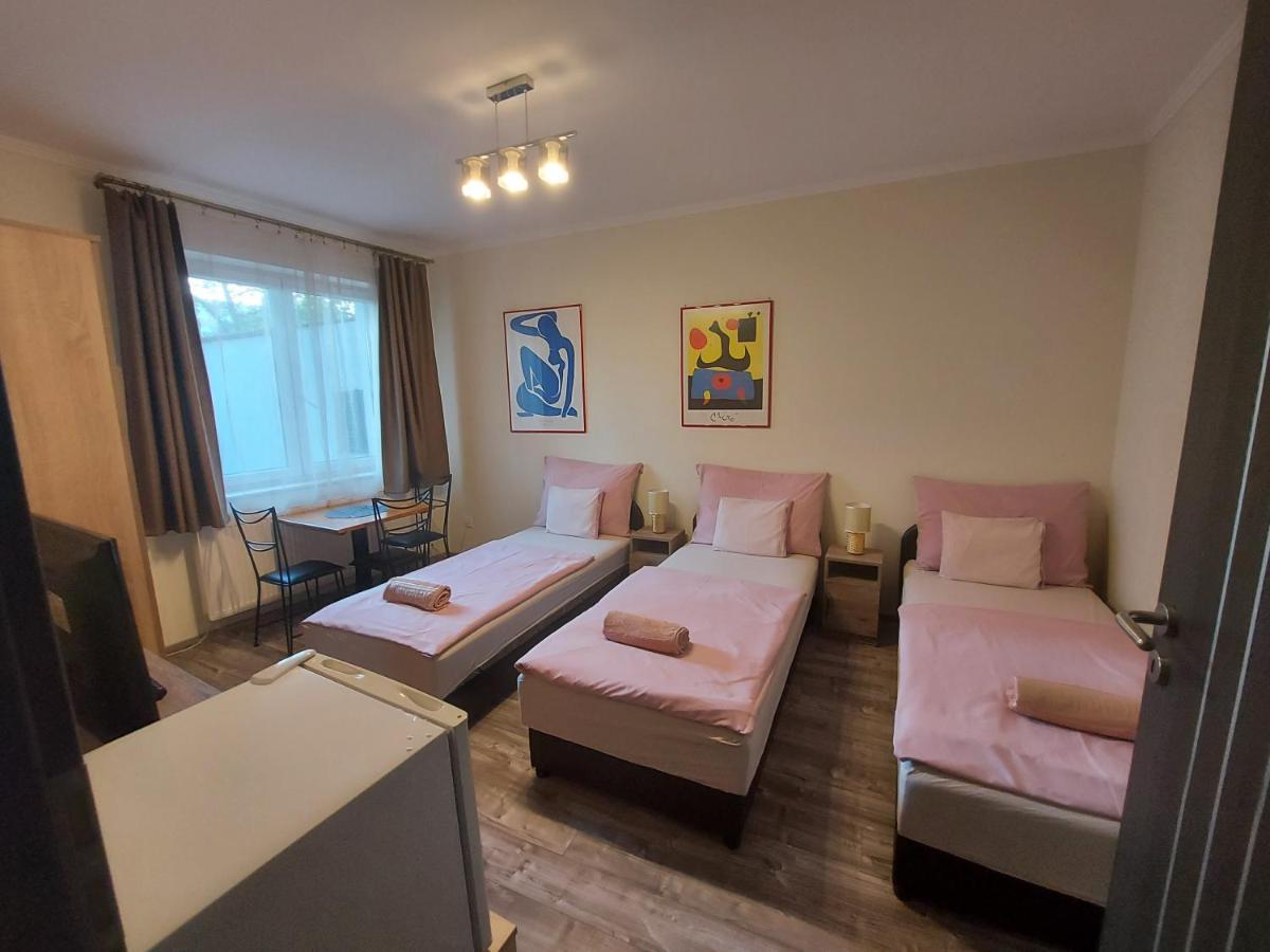 Borostyan Panzio Bed & Breakfast Debrecen Bagian luar foto